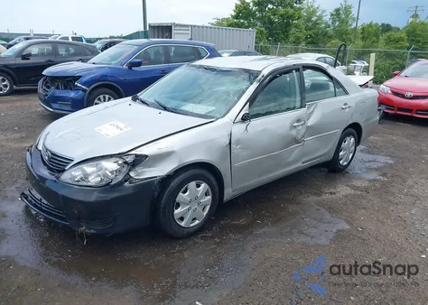 2005 Toyota Camry Le z USA, uszkodzony, nr VIN 4T1BE32K45U026641